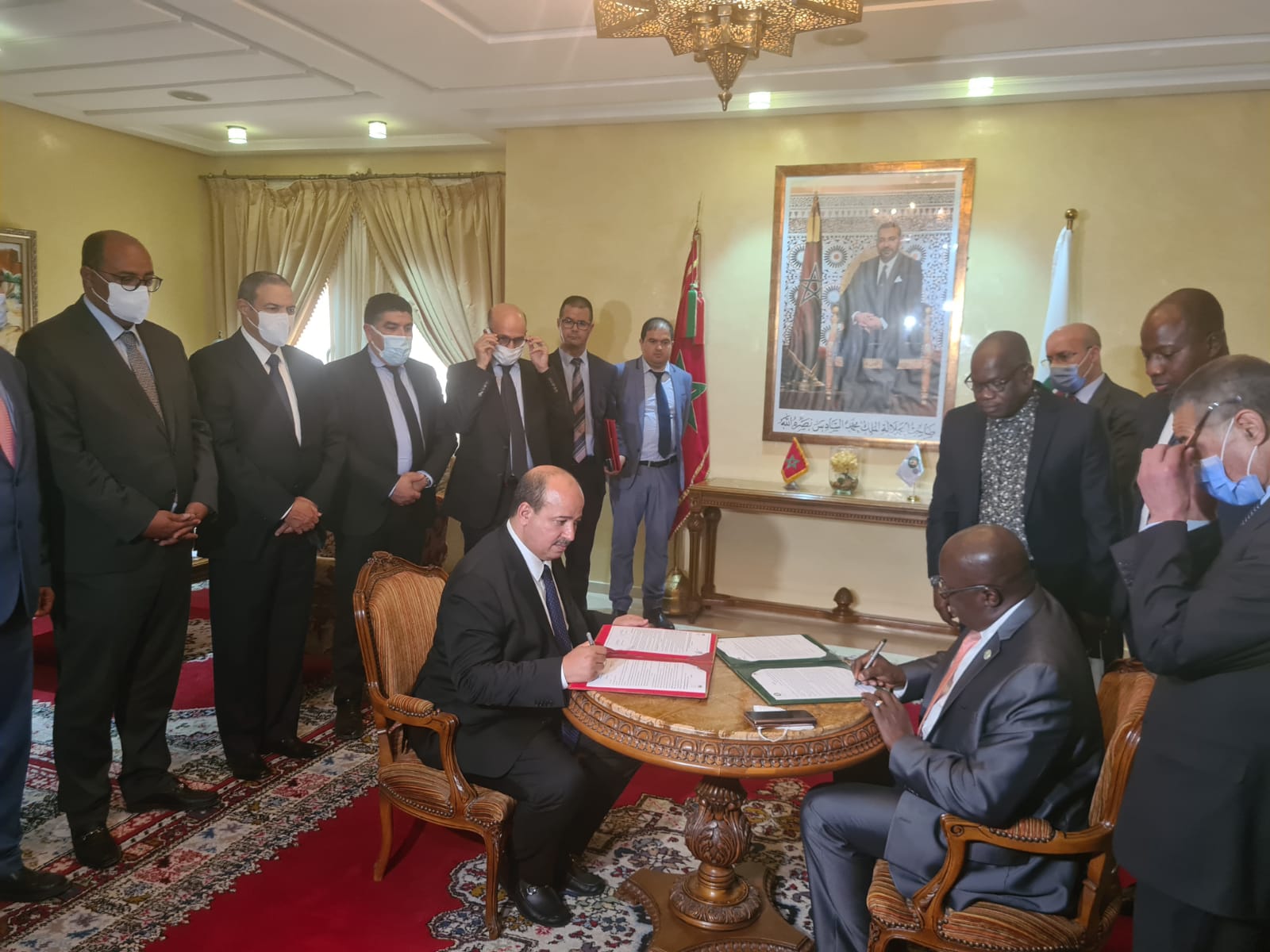 Le Président du Parlement de la Communauté économique des États de l'Afrique de l'Ouest et le Président de la Chambre des Conseillers signent une déclaration conjointe